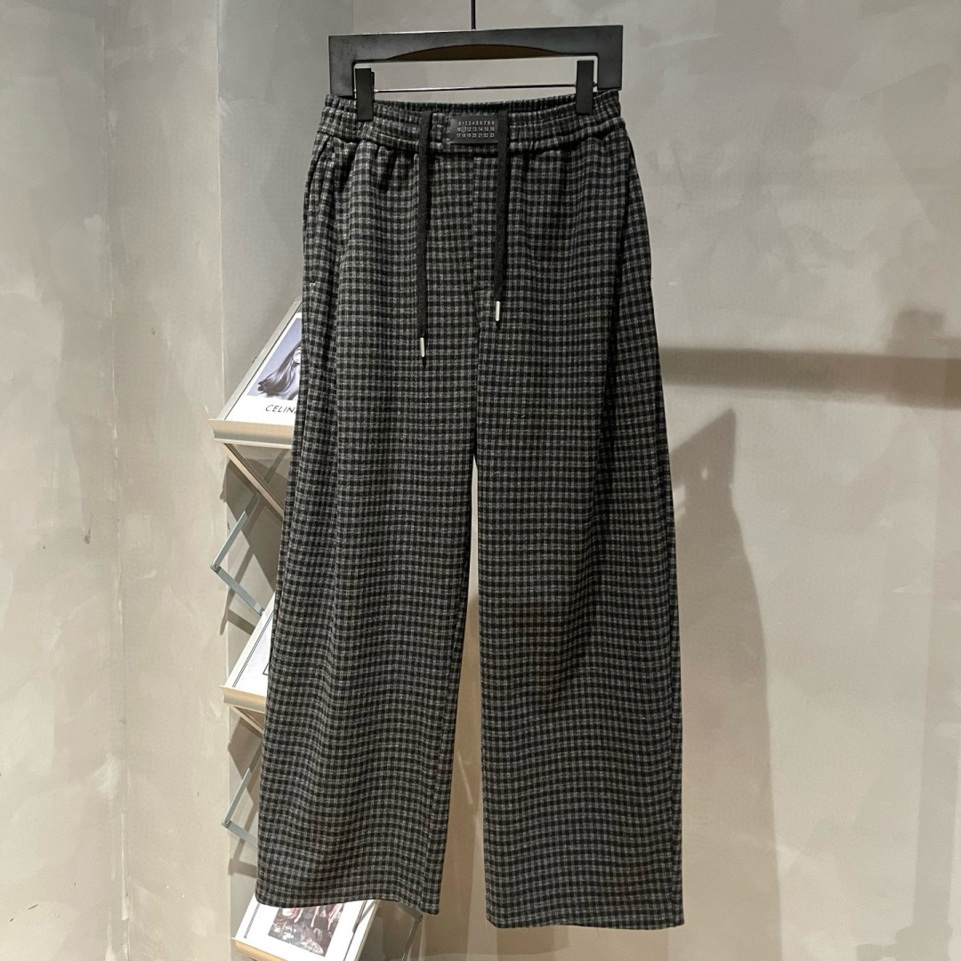  
MM6🌟早秋新款休闲裤🆕采用优质面料，具有质感，松紧腰带设计，超级时尚洋气！码数：M-2XL男女同款