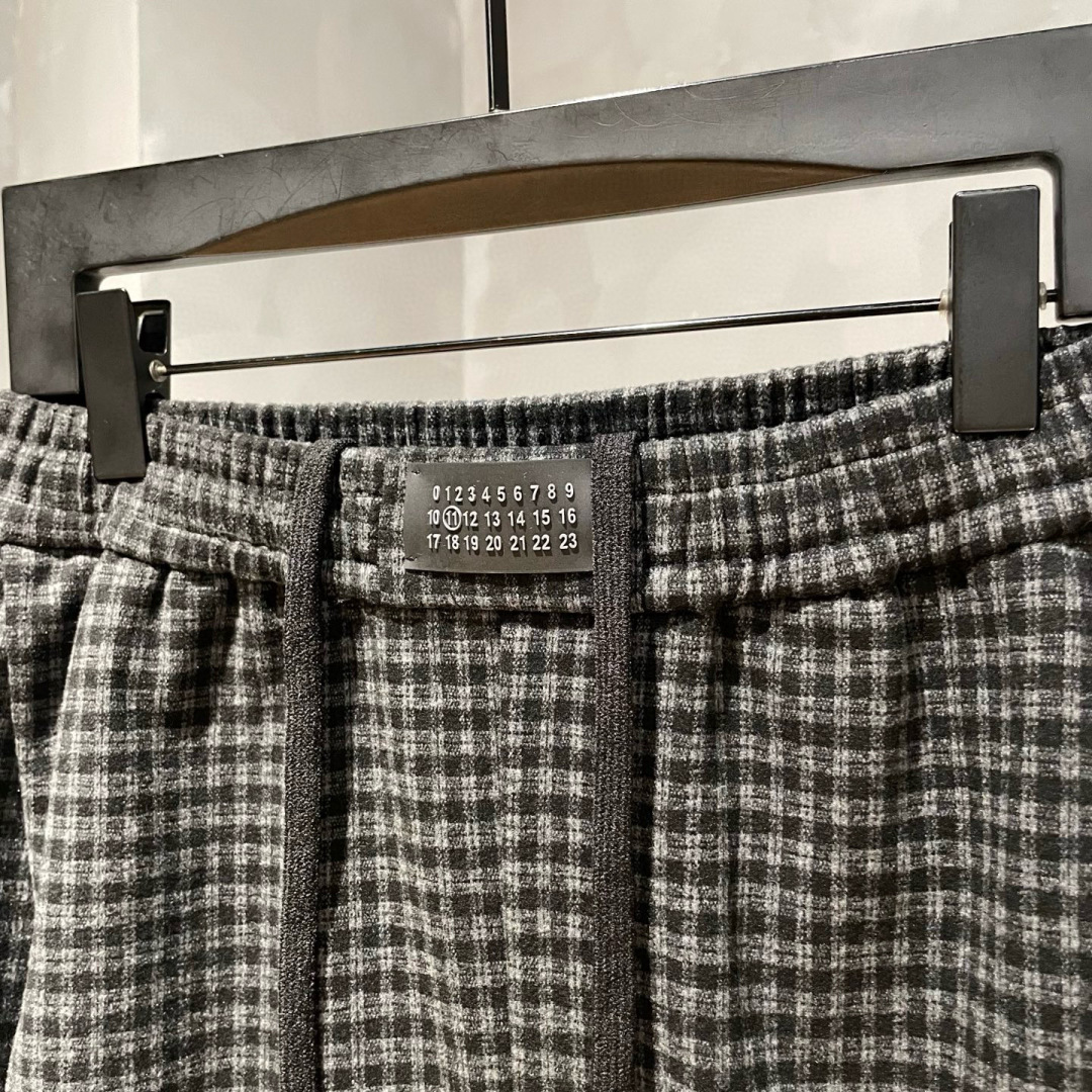  
MM6🌟早秋新款休闲裤🆕采用优质面料，具有质感，松紧腰带设计，超级时尚洋气！码数：M-2XL男女同款