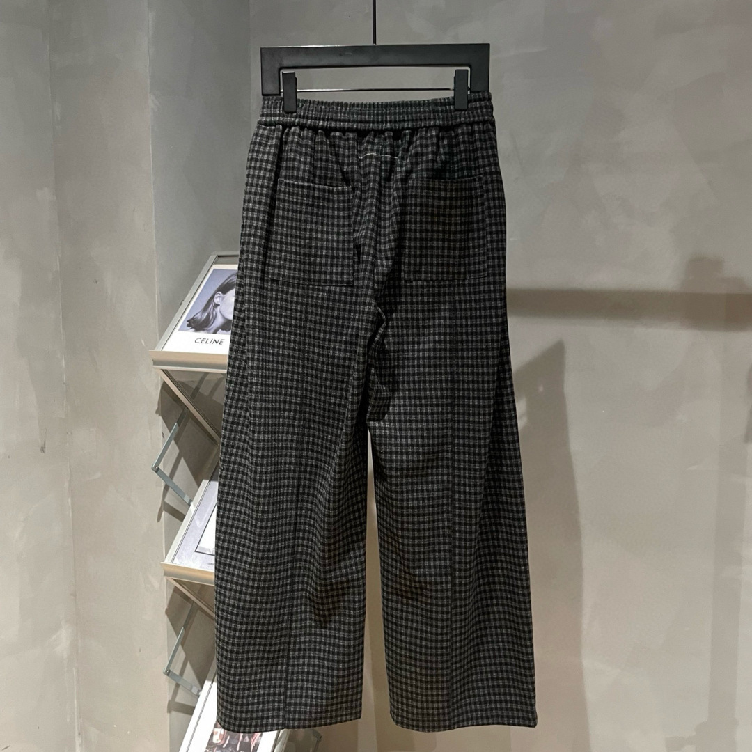  
MM6🌟早秋新款休闲裤🆕采用优质面料，具有质感，松紧腰带设计，超级时尚洋气！码数：M-2XL男女同款