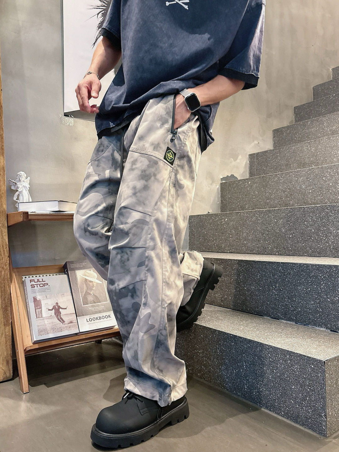  
石头岛🔥秋款休闲直筒工装长裤，采用聚酯纤维面料耐磨、抗皱、快干，迷彩裤弹性腰围、徒步、露营、工装风、