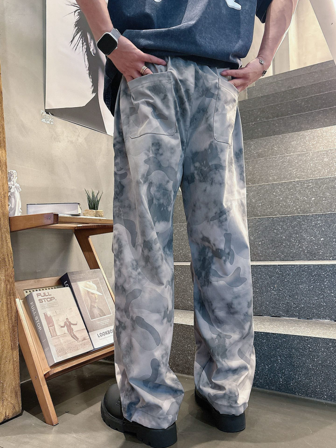  
石头岛🔥秋款休闲直筒工装长裤，采用聚酯纤维面料耐磨、抗皱、快干，迷彩裤弹性腰围、徒步、露营、工装风、