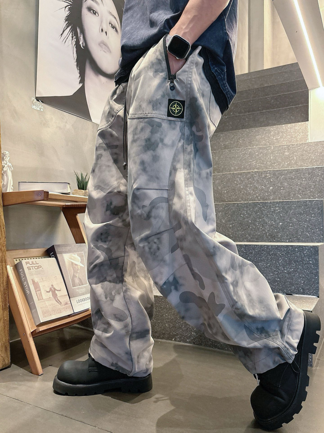  
石头岛🔥秋款休闲直筒工装长裤，采用聚酯纤维面料耐磨、抗皱、快干，迷彩裤弹性腰围、徒步、露营、工装风、