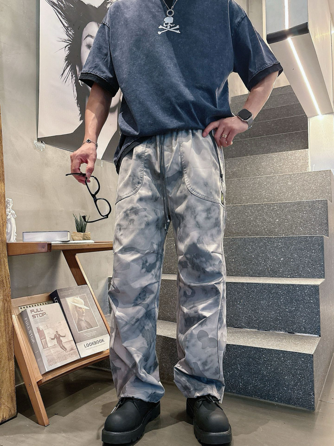  
石头岛🔥秋款休闲直筒工装长裤，采用聚酯纤维面料耐磨、抗皱、快干，迷彩裤弹性腰围、徒步、露营、工装风、