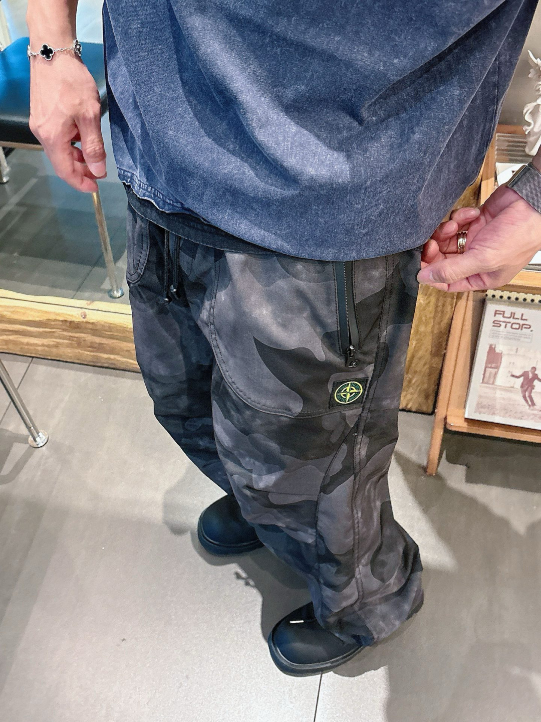  
石头岛🔥秋款休闲直筒工装长裤，采用聚酯纤维面料耐磨、抗皱、快干，迷彩裤弹性腰围、徒步、露营、工装风、