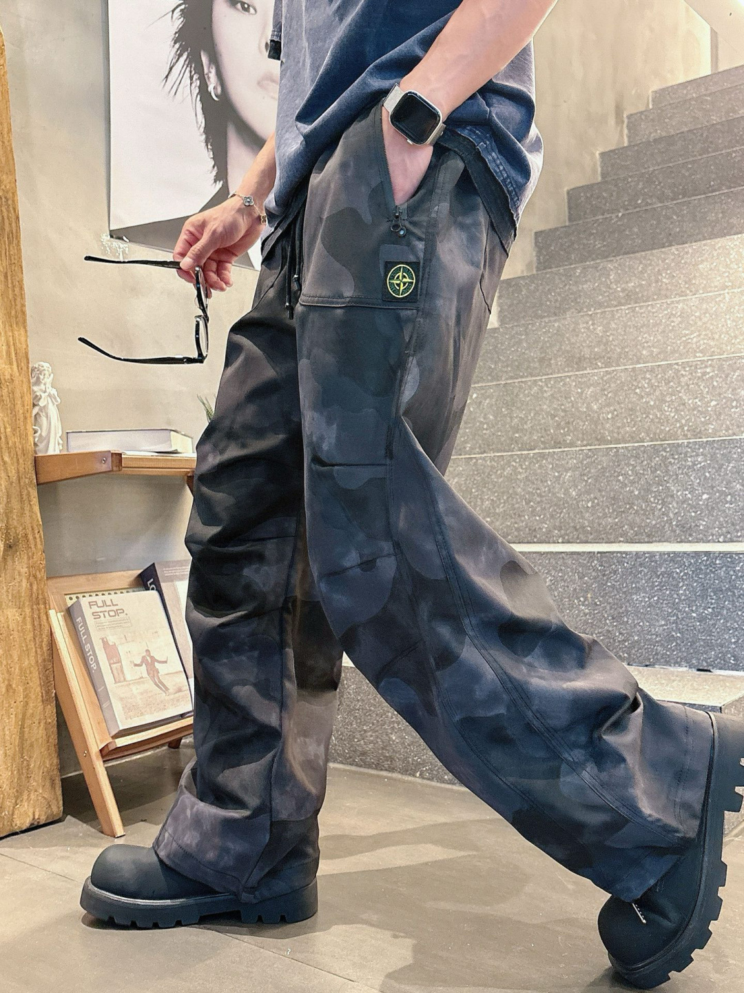  
石头岛🔥秋款休闲直筒工装长裤，采用聚酯纤维面料耐磨、抗皱、快干，迷彩裤弹性腰围、徒步、露营、工装风、