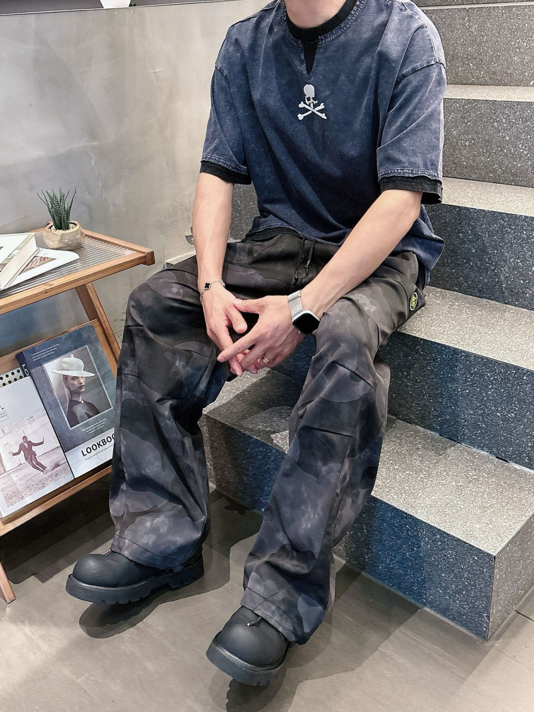  
石头岛🔥秋款休闲直筒工装长裤，采用聚酯纤维面料耐磨、抗皱、快干，迷彩裤弹性腰围、徒步、露营、工装风、