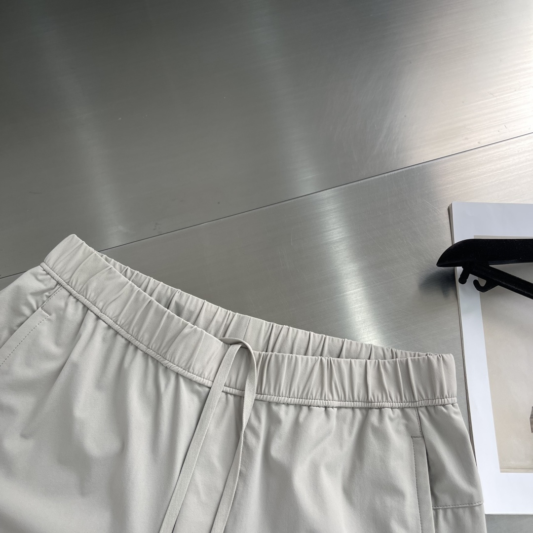 
mon   25ss春夏系列休闲卫裤

尺码：M-3XL  休闲合身版型
P.S：休闲长裤，采用高等高