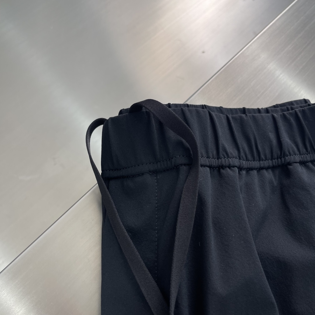 
mon   25ss春夏系列休闲卫裤

尺码：M-3XL  休闲合身版型
P.S：休闲长裤，采用高等高