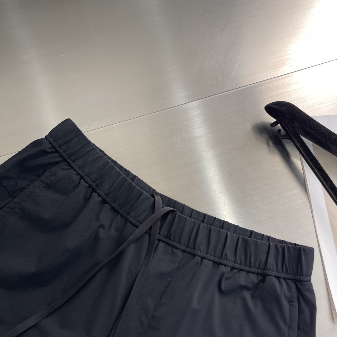 
mon   25ss春夏系列休闲卫裤

尺码：M-3XL  休闲合身版型
P.S：休闲长裤，采用高等高