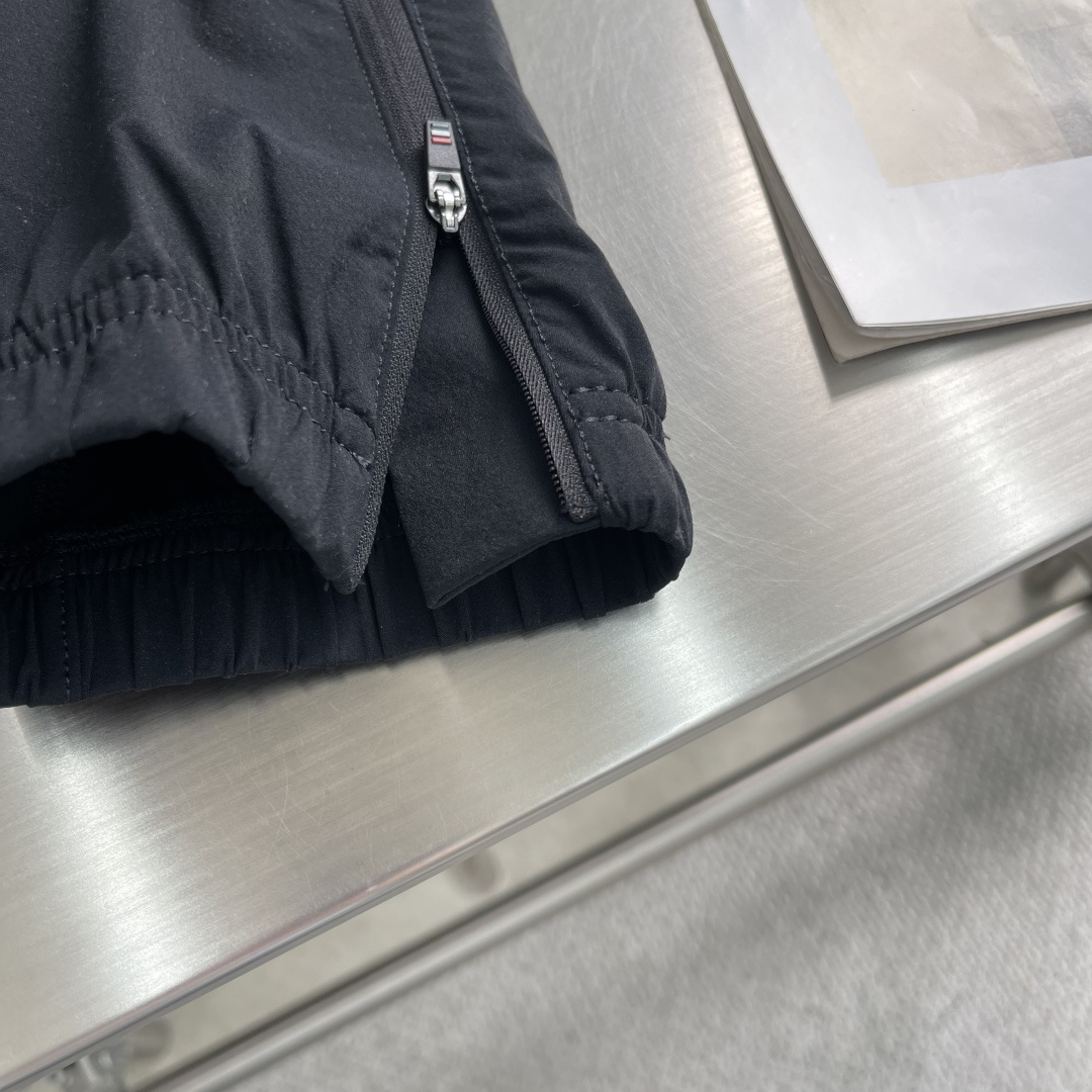 
mon   25ss春夏系列休闲卫裤

尺码：M-3XL  休闲合身版型
P.S：休闲长裤，采用高等高