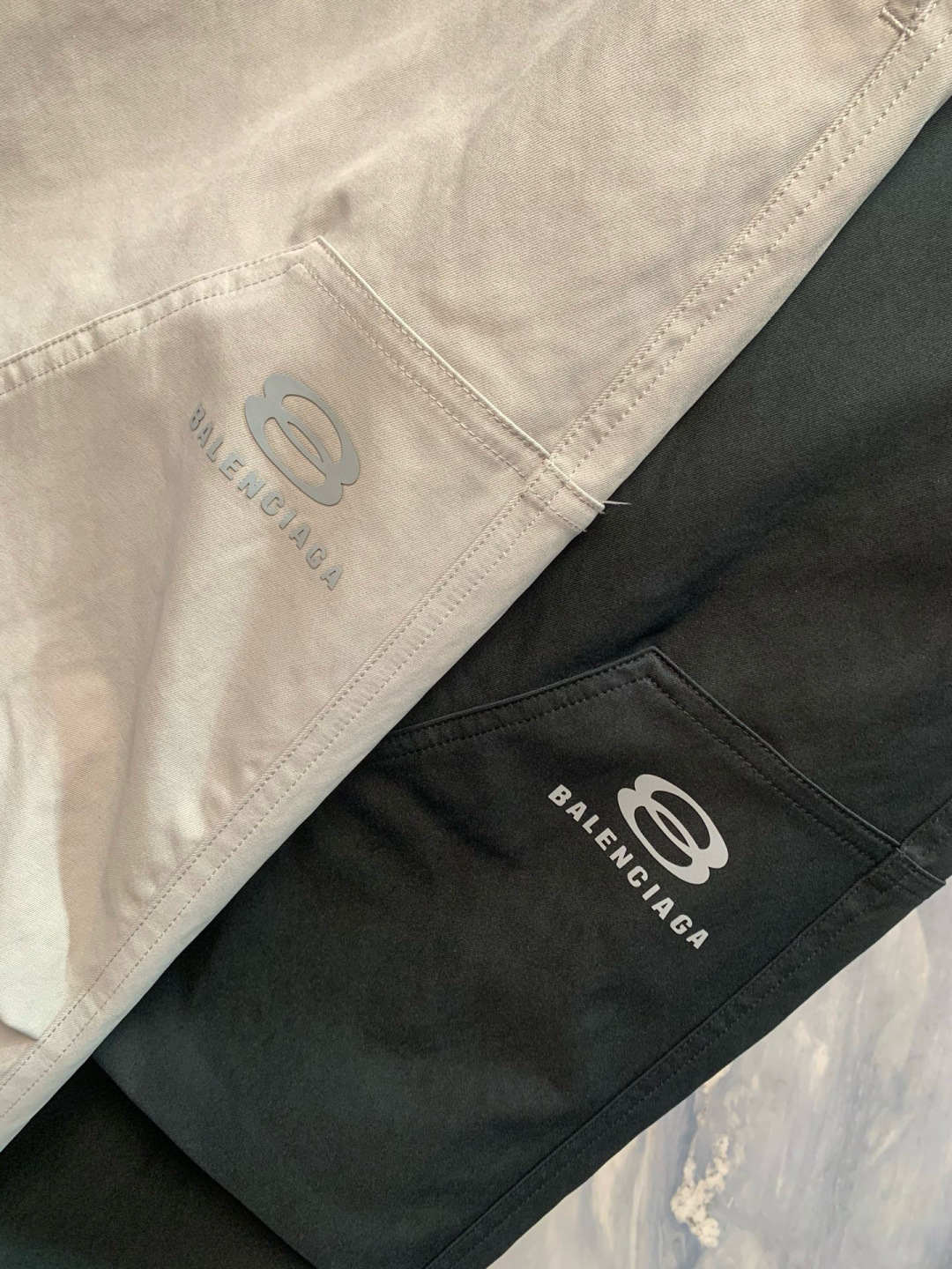  
巴黎家作为时尚界的佼佼者，始终以其前卫、独特的设计风格引领潮流。2025年，该品牌再度发力，推出柜台