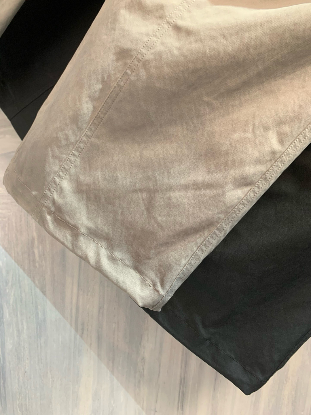  
巴黎家作为时尚界的佼佼者，始终以其前卫、独特的设计风格引领潮流。2025年，该品牌再度发力，推出柜台