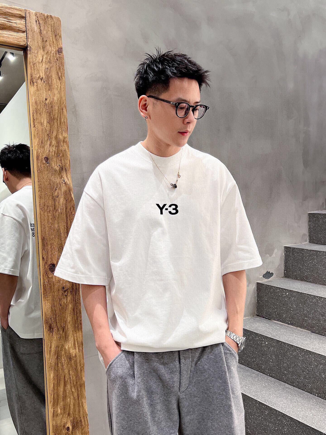 
新款🌟Y-3，采用进口棉材质制作而成，柔软的面料触感，贴身穿着亲肤舒适，经典植绒压胶Y-3字母图案设计