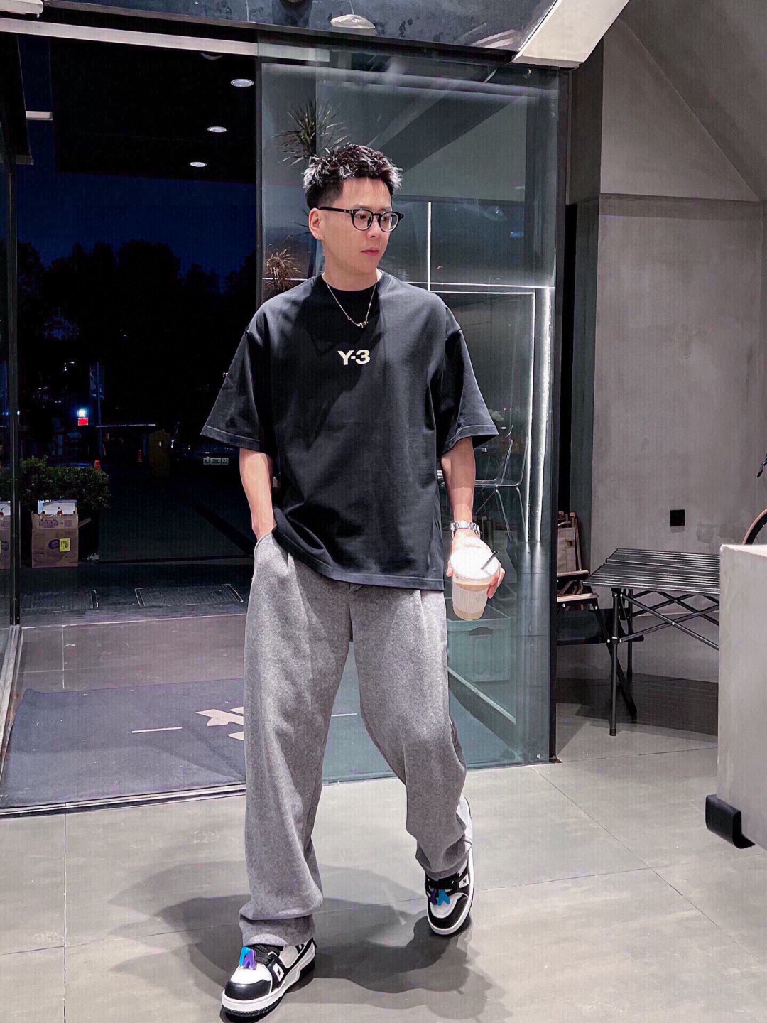 
新款🌟Y-3，采用进口棉材质制作而成，柔软的面料触感，贴身穿着亲肤舒适，经典植绒压胶Y-3字母图案设计