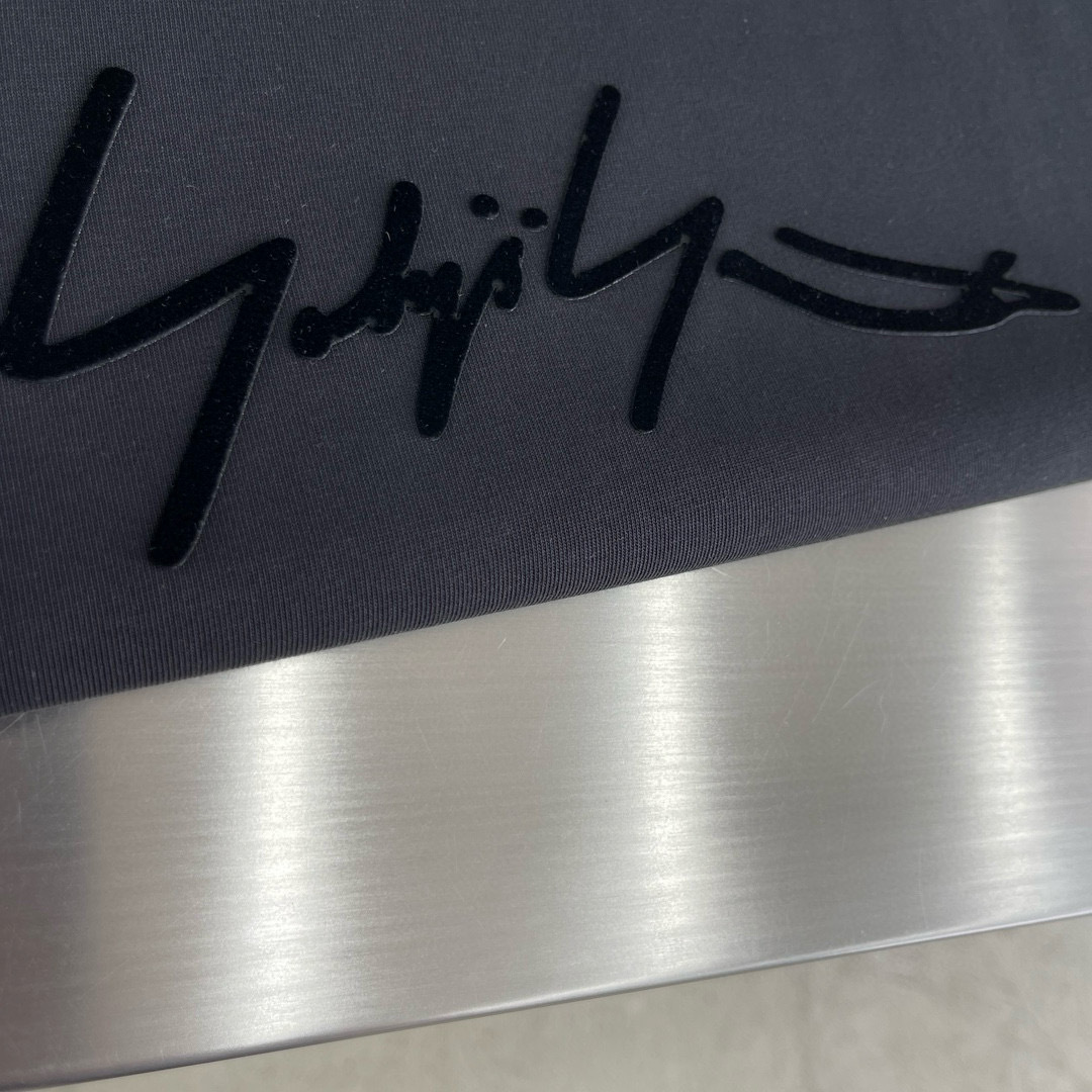 
Y-3 Yamamoto山本耀司宽松植绒破洞无袖背心，高端版本，采用重磅双纱精梳棉材质，柔软的面料触感