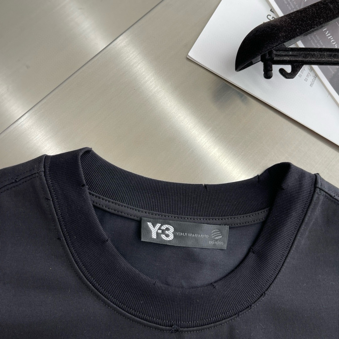 
Y-3 Yamamoto山本耀司宽松植绒破洞无袖背心，高端版本，采用重磅双纱精梳棉材质，柔软的面料触感