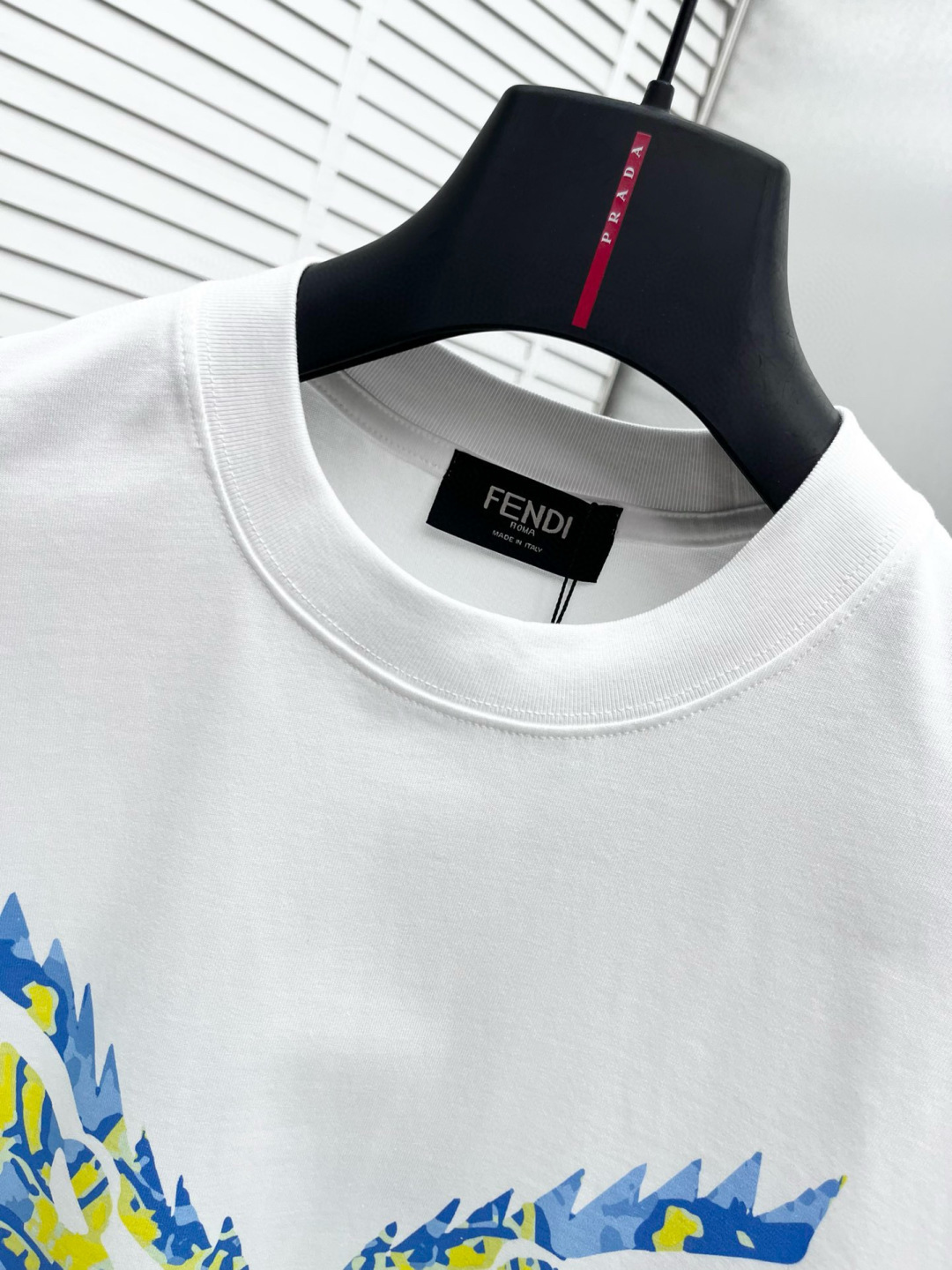 
Fend* 25ss新款短袖，定制280克全棉面料，前幅印花logo，非常简约大气的一款 无论是上身舒