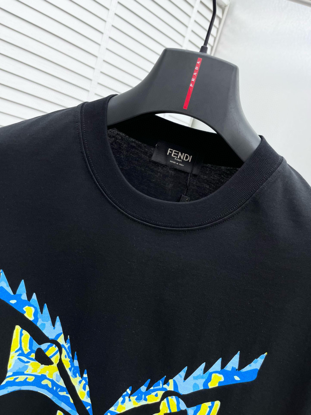 
Fend* 25ss新款短袖，定制280克全棉面料，前幅印花logo，非常简约大气的一款 无论是上身舒