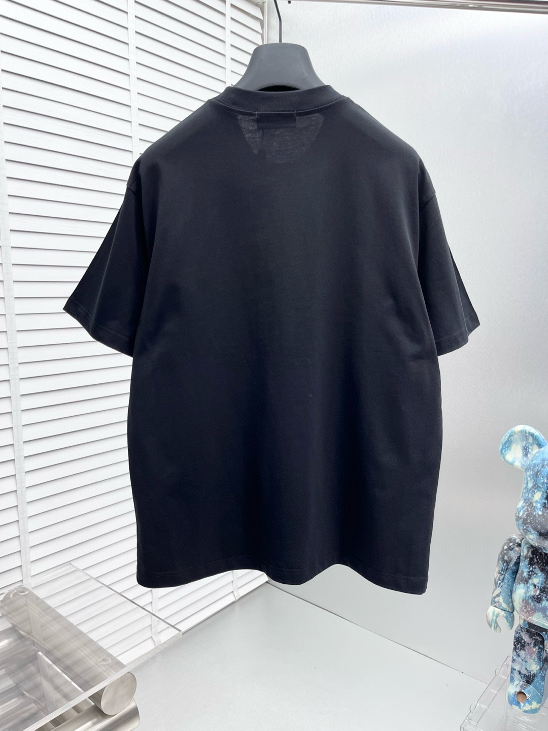 
Fend* 25ss新款短袖，定制280克全棉面料，前幅印花logo，非常简约大气的一款 无论是上身舒