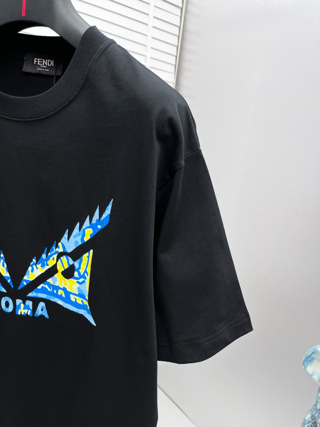 
Fend* 25ss新款短袖，定制280克全棉面料，前幅印花logo，非常简约大气的一款 无论是上身舒