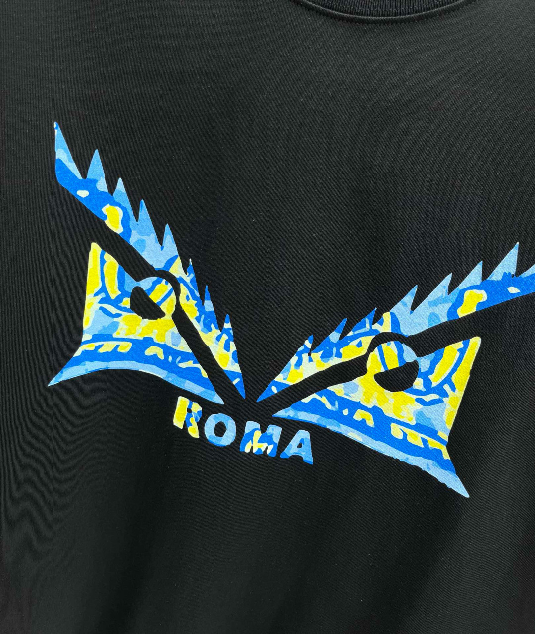 
Fend* 25ss新款短袖，定制280克全棉面料，前幅印花logo，非常简约大气的一款 无论是上身舒