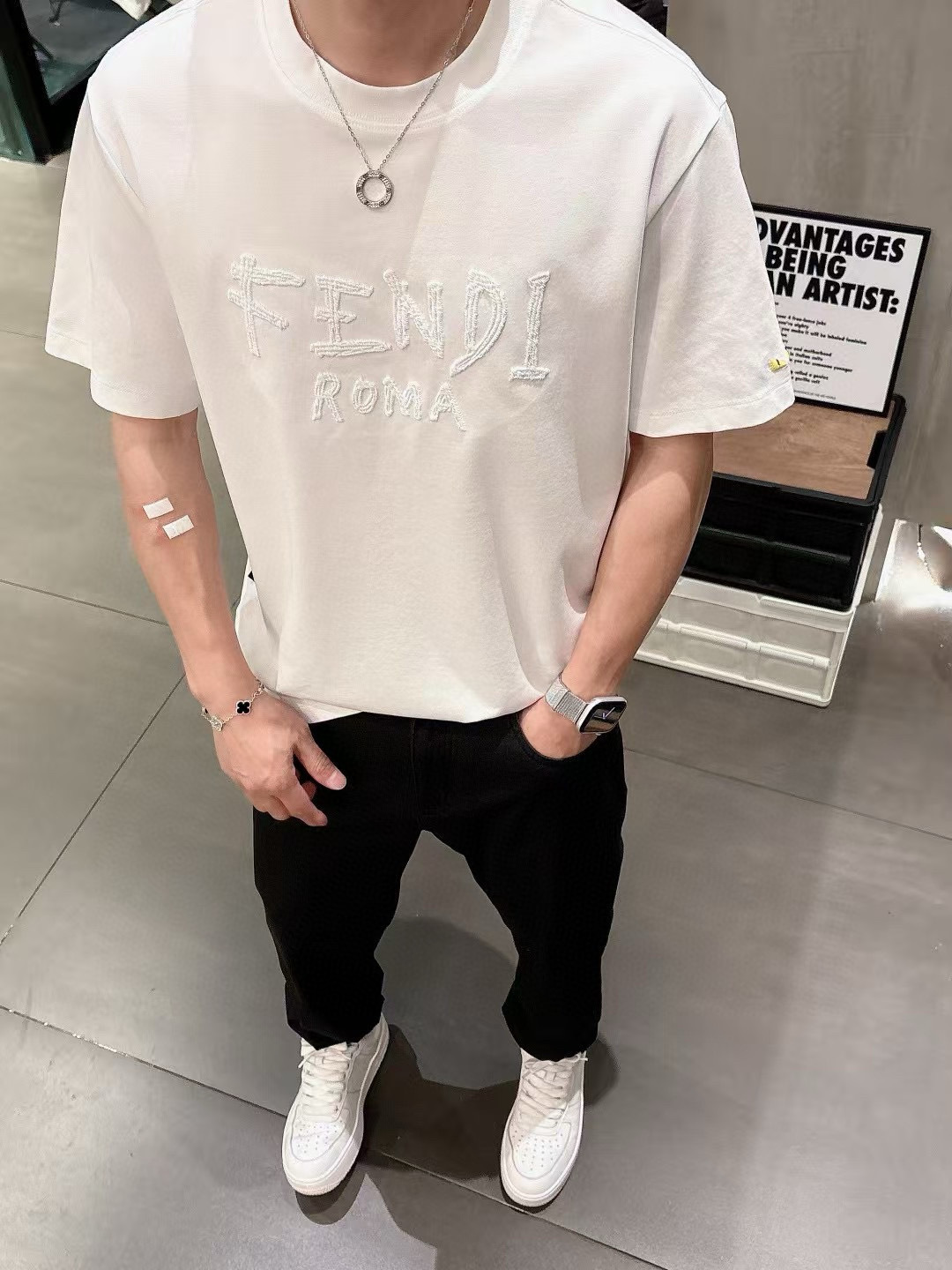  
（FF）短袖系列
季度：2025春夏
颜色：黑色 白色 
尺码   m-5xL
版型：微阔版型
克重