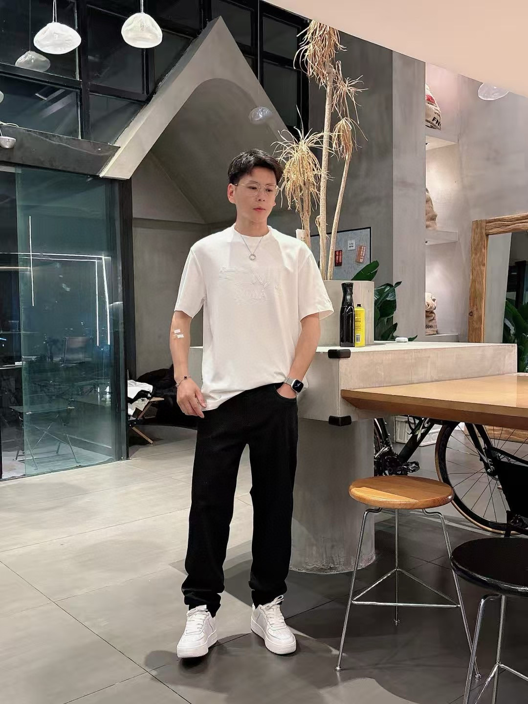  
（FF）短袖系列
季度：2025春夏
颜色：黑色 白色 
尺码   m-5xL
版型：微阔版型
克重