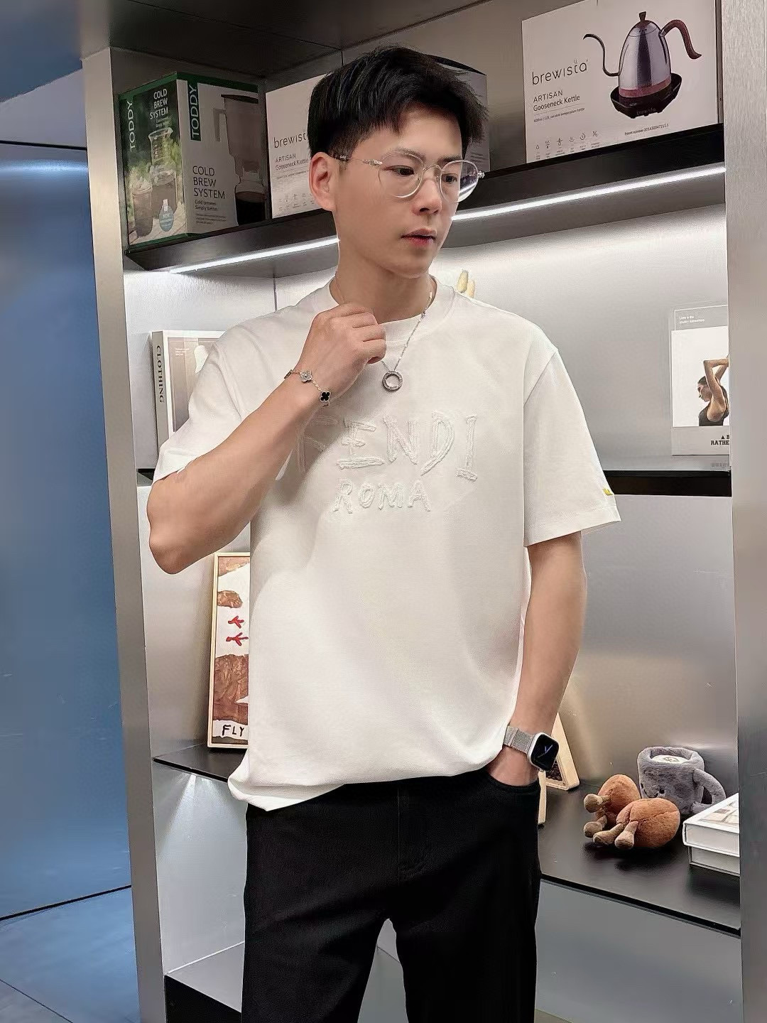  
（FF）短袖系列
季度：2025春夏
颜色：黑色 白色 
尺码   m-5xL
版型：微阔版型
克重