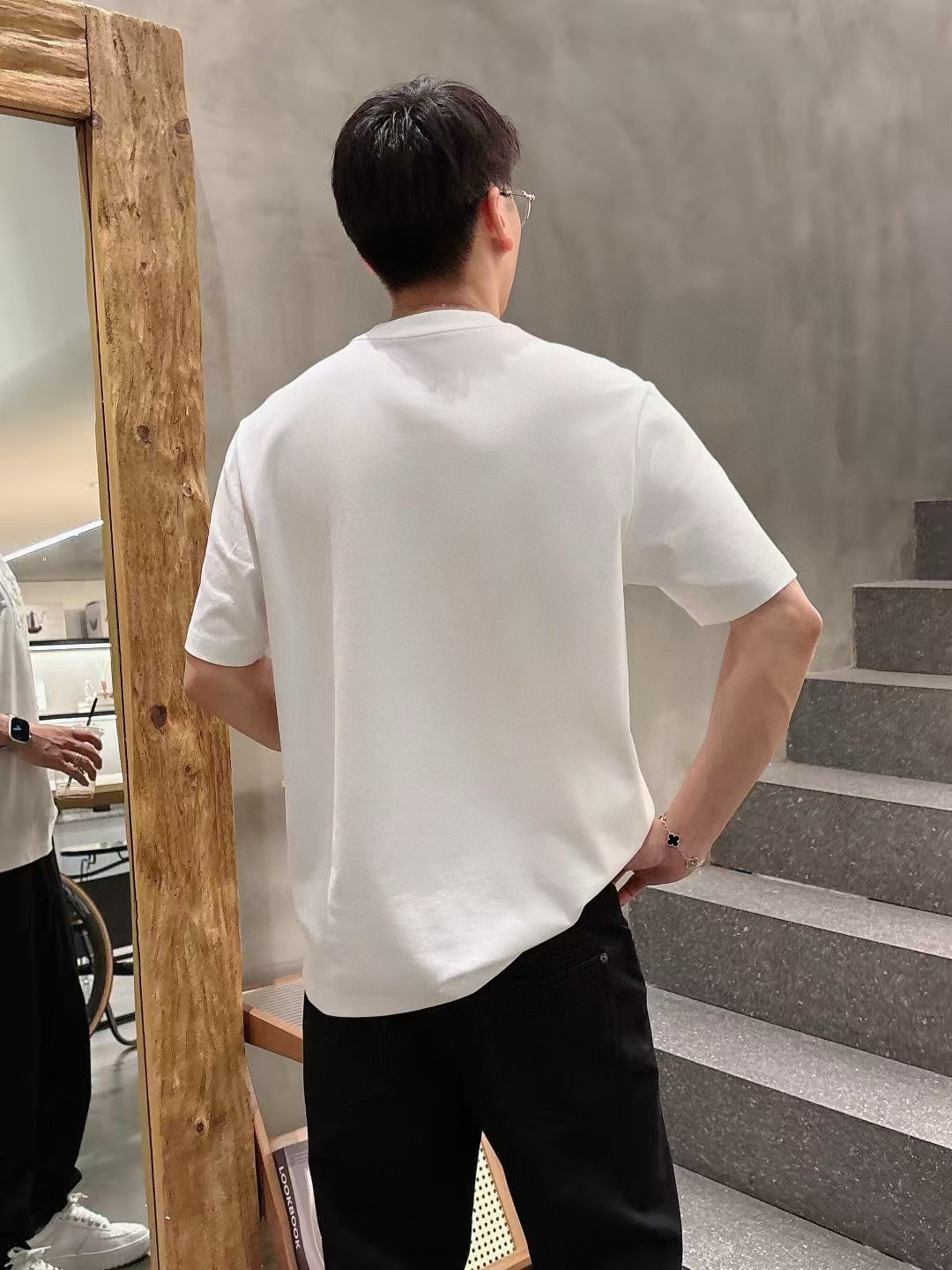  
（FF）短袖系列
季度：2025春夏
颜色：黑色 白色 
尺码   m-5xL
版型：微阔版型
克重