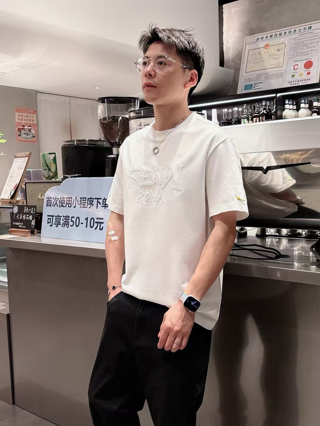  
（FF）短袖系列
季度：2025春夏
颜色：黑色 白色 
尺码   m-5xL
版型：微阔版型
克重