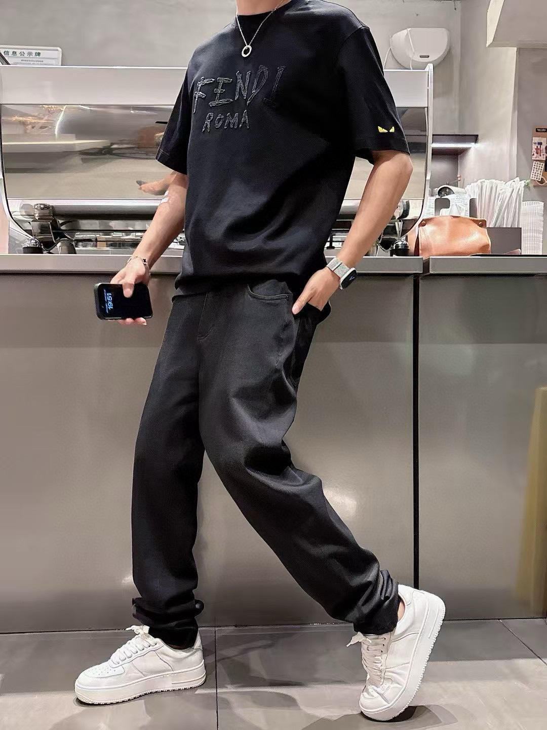  
（FF）短袖系列
季度：2025春夏
颜色：黑色 白色 
尺码   m-5xL
版型：微阔版型
克重