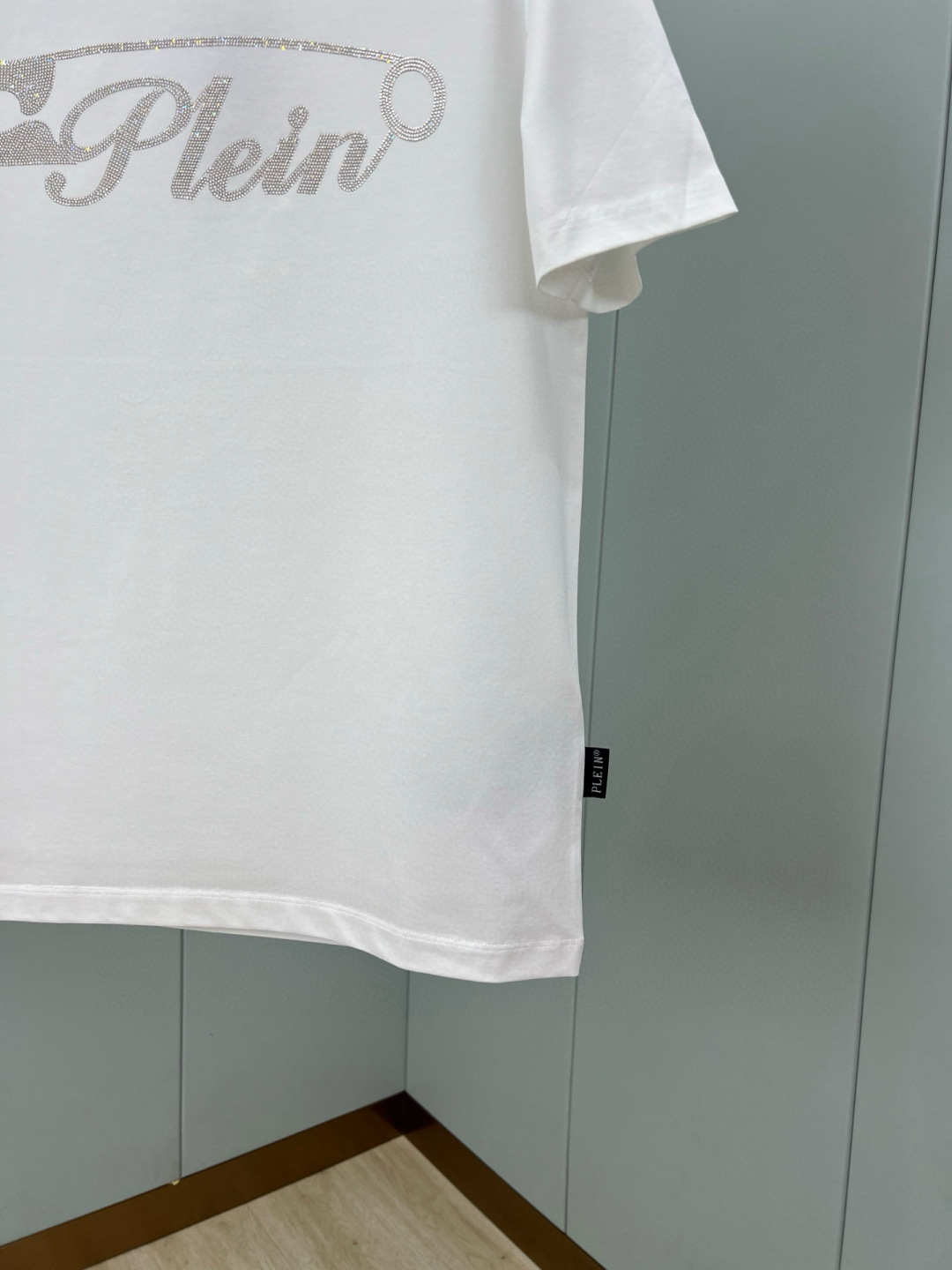 
PHILIPP PLEIN 25春夏新品别针🧷Plein字母满饰水晶设计短袖T恤，定制80支双股丝光棉