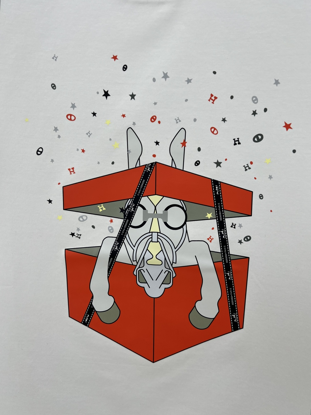  
Hermès.爱马仕 25春夏新品数码印花短袖T恤，定制80支双股丝光棉面料；黑色 白色 M-XXX