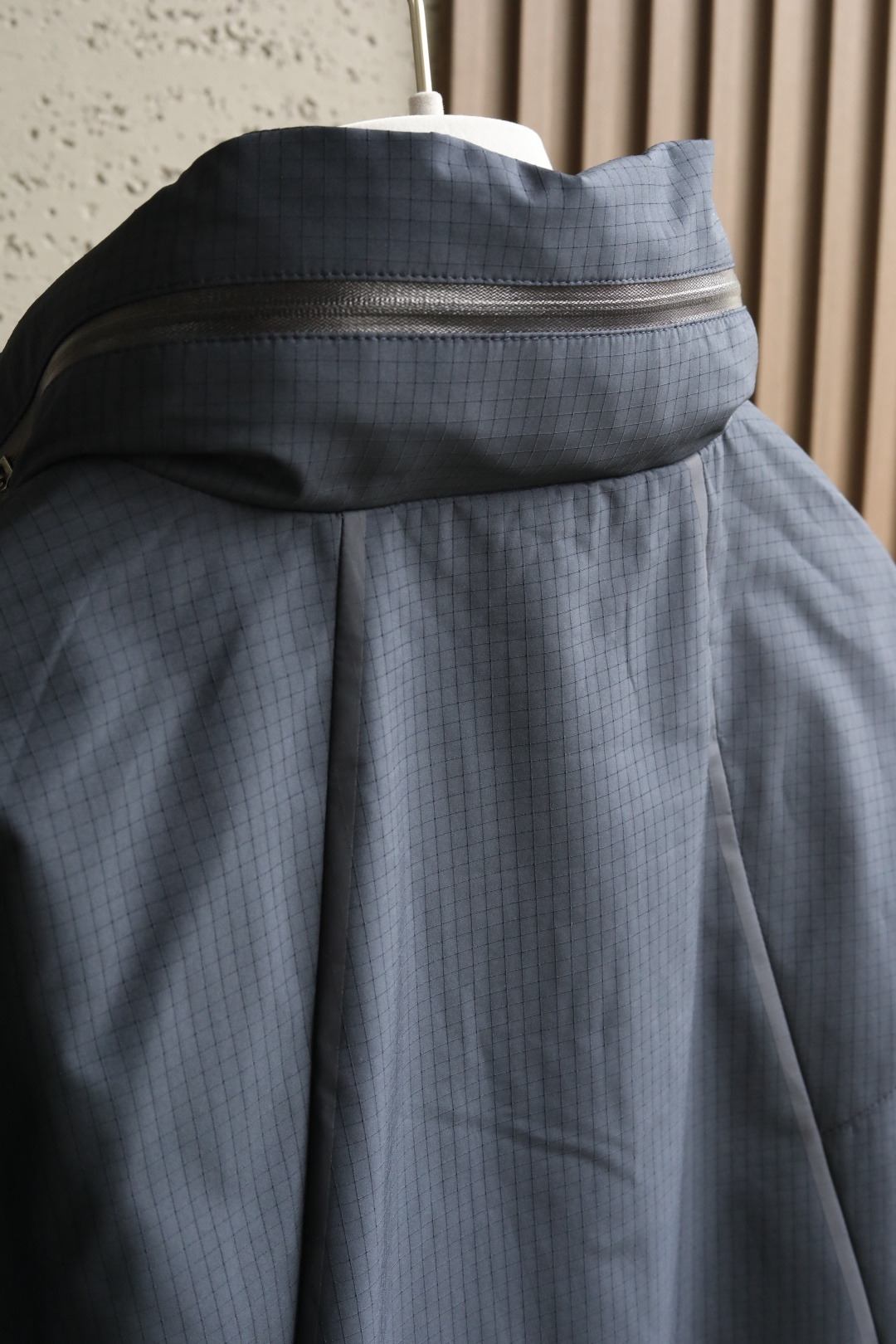  
Arc*t2025 最新秋冬系列
双色轻薄防水防风外套
精选轻薄图层面料，经纬线分明的材质结合科技镀