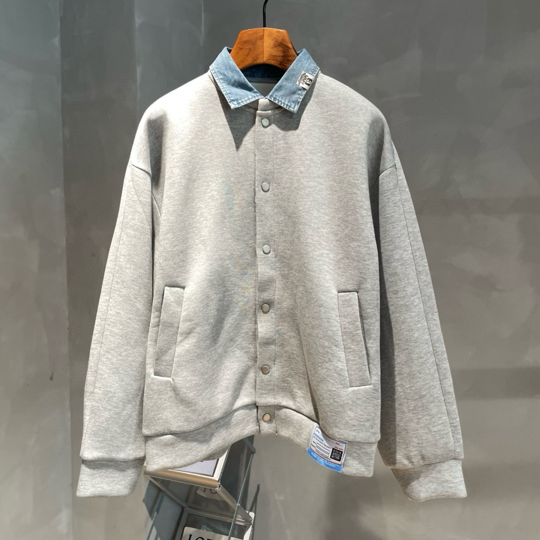  
YMM🌟秋冬新款假两件拼接牛仔衬衫卫衣🆕采用优质面料，具有质感，超级时尚洋气！码数：M-2XL男女同