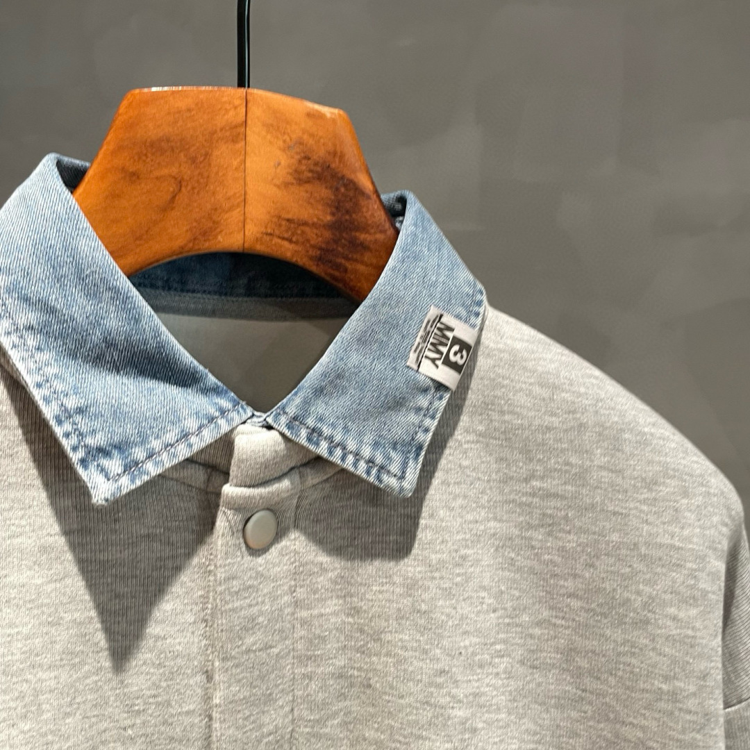  
YMM🌟秋冬新款假两件拼接牛仔衬衫卫衣🆕采用优质面料，具有质感，超级时尚洋气！码数：M-2XL男女同