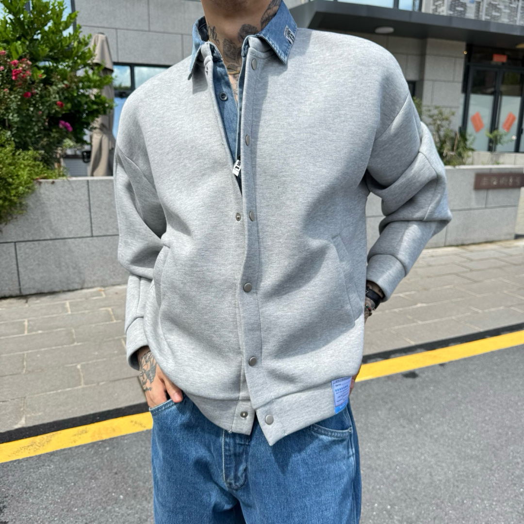  
YMM🌟秋冬新款假两件拼接牛仔衬衫卫衣🆕采用优质面料，具有质感，超级时尚洋气！码数：M-2XL男女同