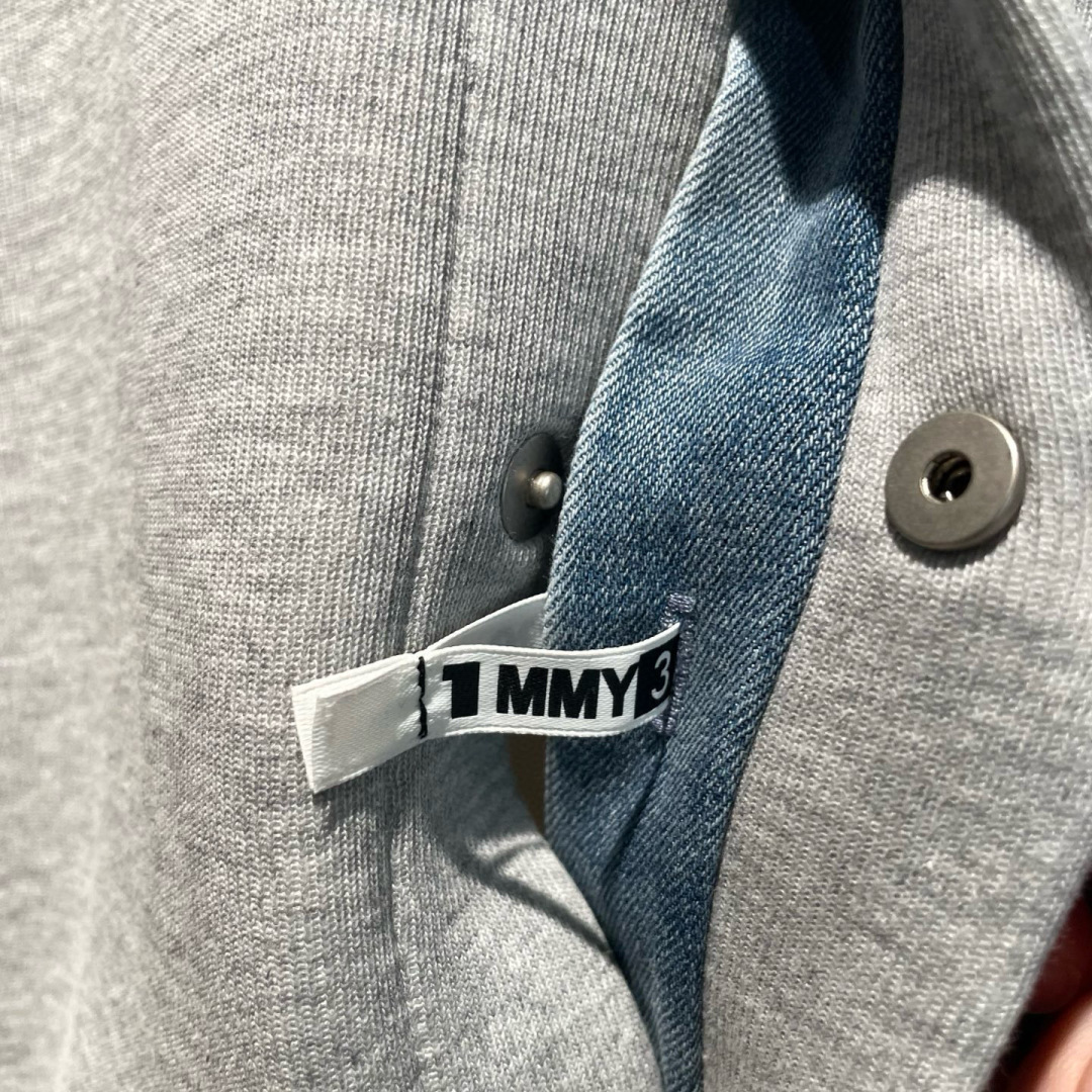  
YMM🌟秋冬新款假两件拼接牛仔衬衫卫衣🆕采用优质面料，具有质感，超级时尚洋气！码数：M-2XL男女同