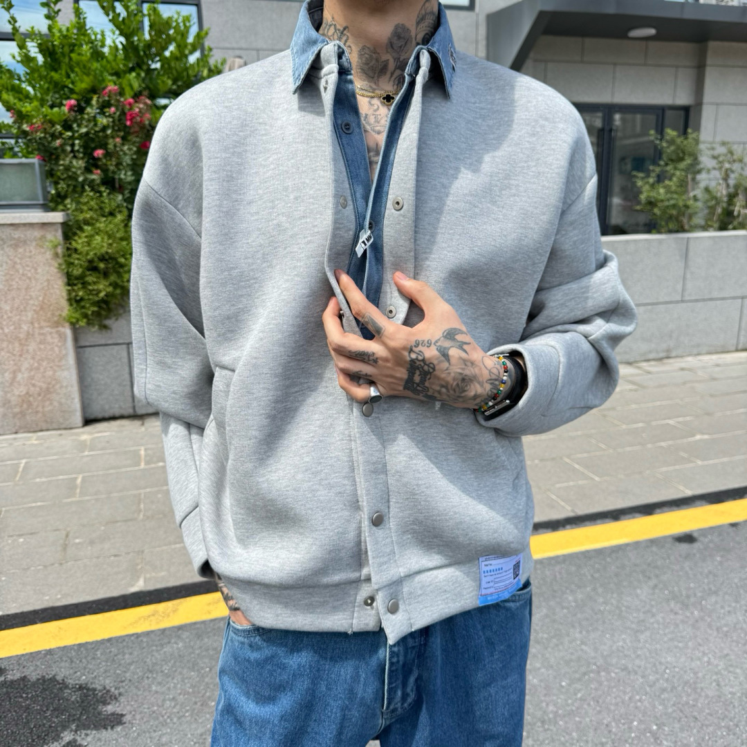  
YMM🌟秋冬新款假两件拼接牛仔衬衫卫衣🆕采用优质面料，具有质感，超级时尚洋气！码数：M-2XL男女同