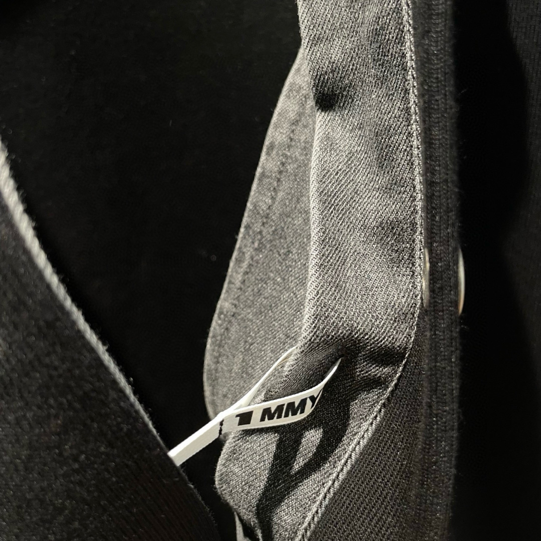  
YMM🌟秋冬新款假两件拼接牛仔衬衫卫衣🆕采用优质面料，具有质感，超级时尚洋气！码数：M-2XL男女同