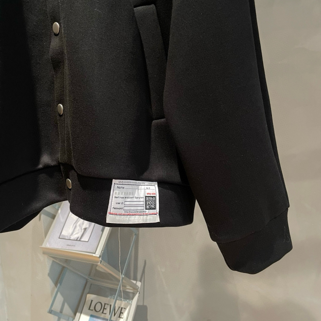  
YMM🌟秋冬新款假两件拼接牛仔衬衫卫衣🆕采用优质面料，具有质感，超级时尚洋气！码数：M-2XL男女同