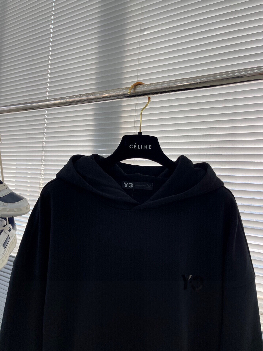 
Y-3 新款连帽卫衣，面料采用顶级原版精梳棉面料，胶印logo工艺，顶级的做工，高端品质
尺码S-XL