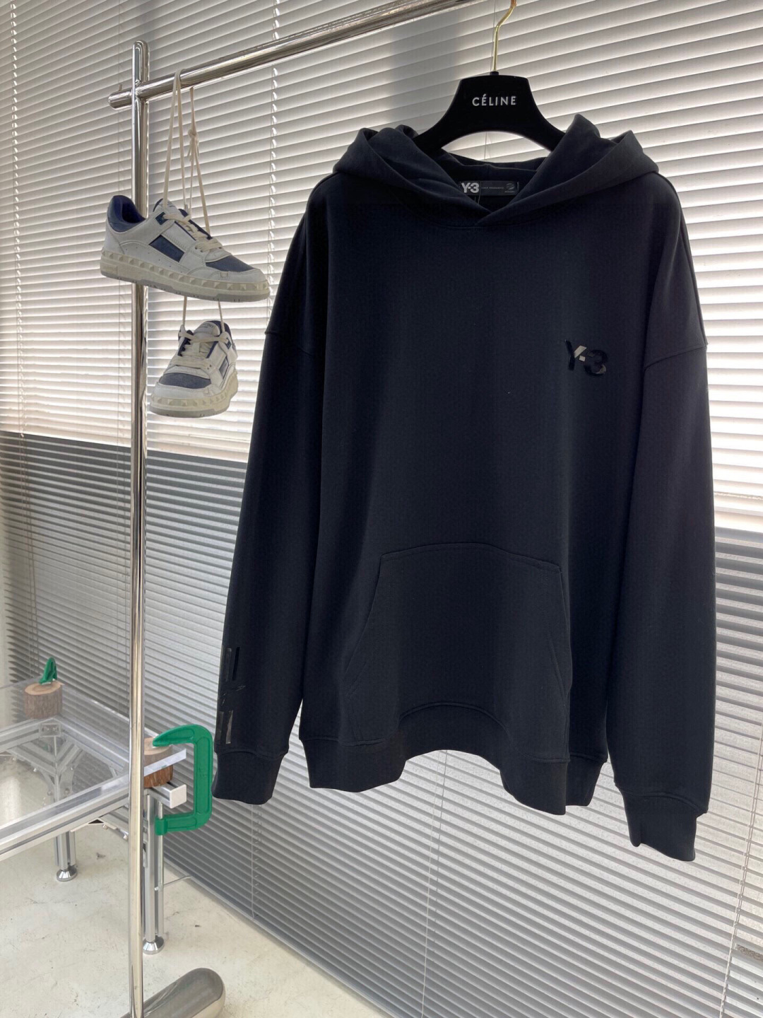 
Y-3 新款连帽卫衣，面料采用顶级原版精梳棉面料，胶印logo工艺，顶级的做工，高端品质
尺码S-XL