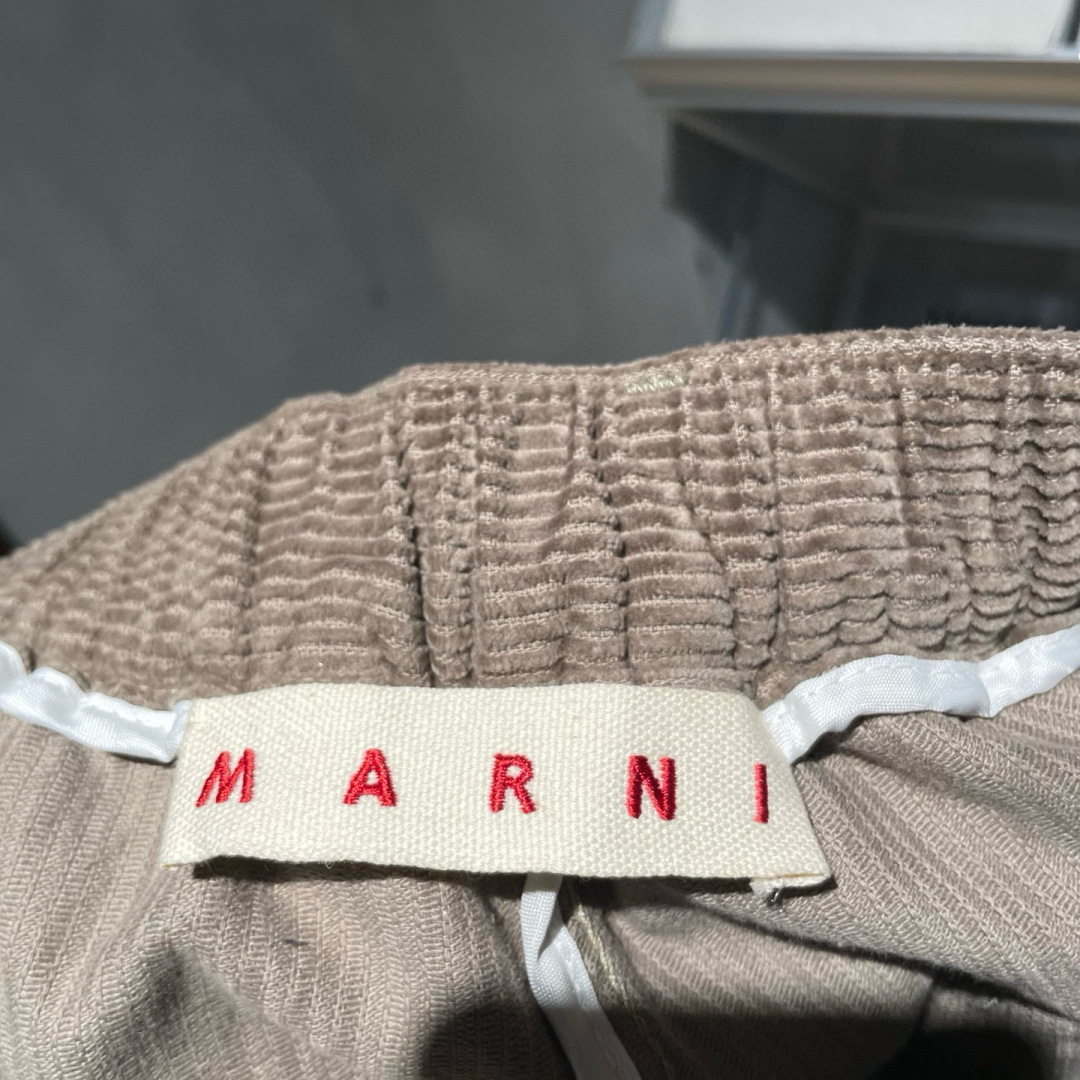 
MARNI🌟早秋新款复古工装裤🆕采用优质面料，具有质感，超级时尚洋气！码数：S-XL男女同款 （模特1