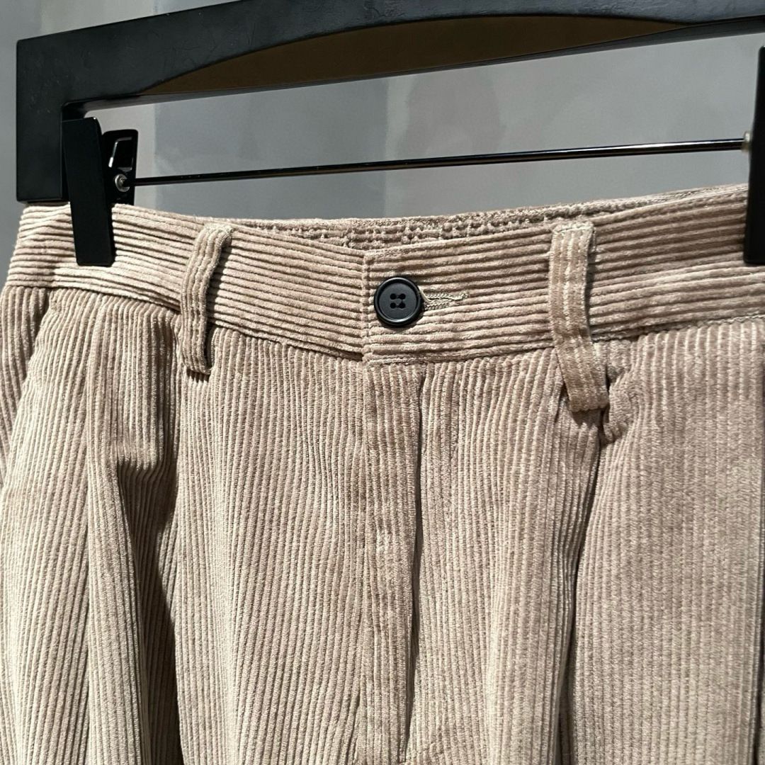 
MARNI🌟早秋新款复古工装裤🆕采用优质面料，具有质感，超级时尚洋气！码数：S-XL男女同款 （模特1