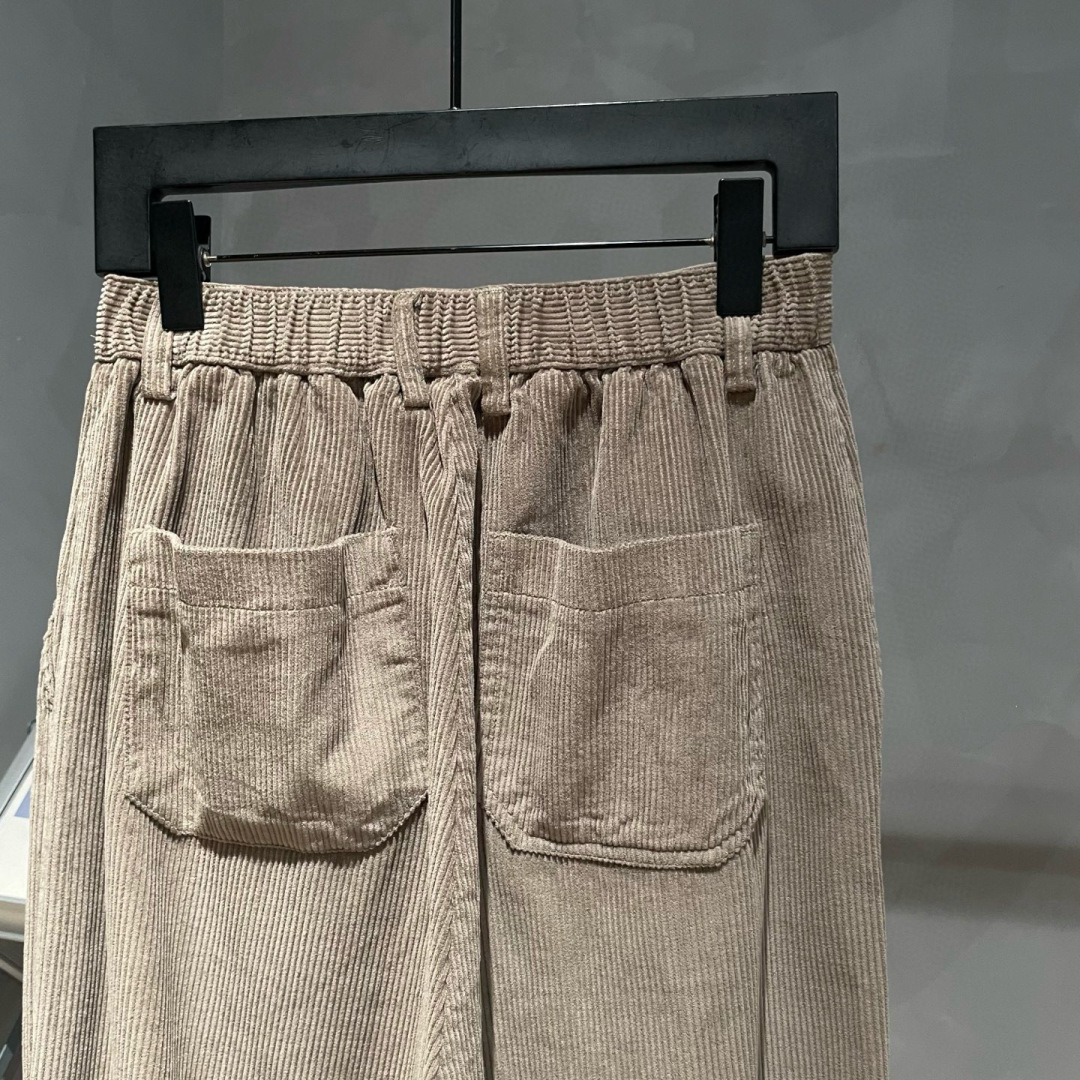 
MARNI🌟早秋新款复古工装裤🆕采用优质面料，具有质感，超级时尚洋气！码数：S-XL男女同款 （模特1