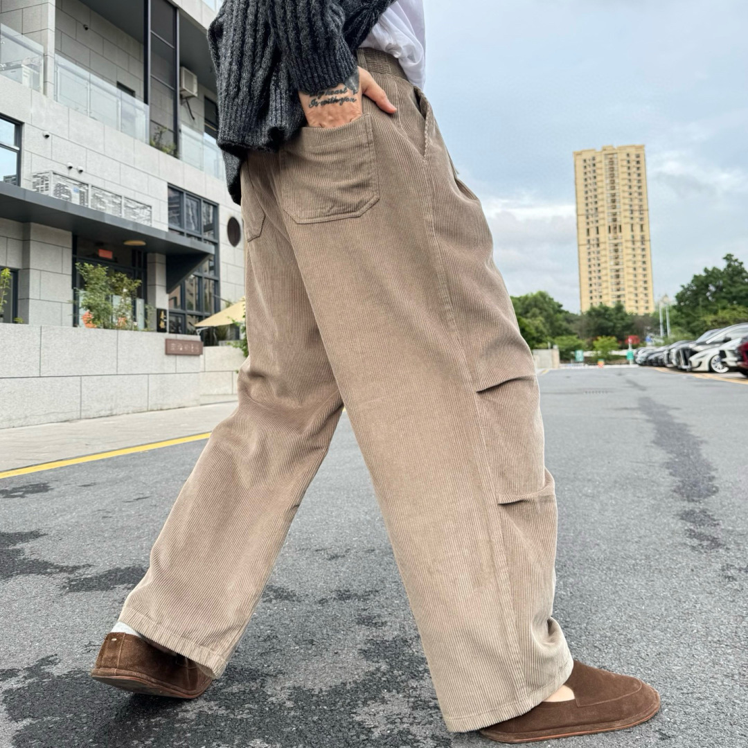 
MARNI🌟早秋新款复古工装裤🆕采用优质面料，具有质感，超级时尚洋气！码数：S-XL男女同款 （模特1