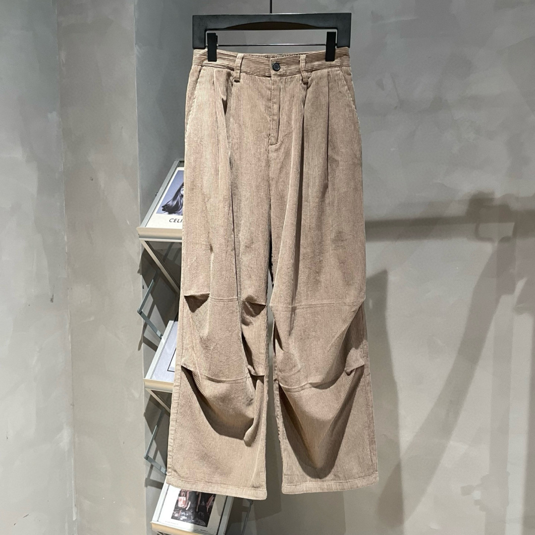 
MARNI🌟早秋新款复古工装裤🆕采用优质面料，具有质感，超级时尚洋气！码数：S-XL男女同款 （模特1