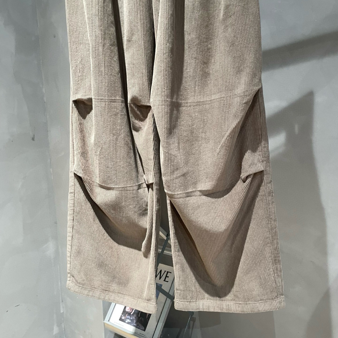 
MARNI🌟早秋新款复古工装裤🆕采用优质面料，具有质感，超级时尚洋气！码数：S-XL男女同款 （模特1