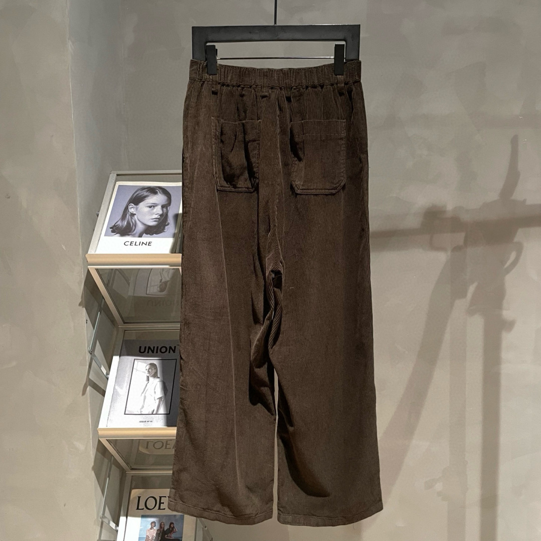 
MARNI🌟早秋新款复古工装裤🆕采用优质面料，具有质感，超级时尚洋气！码数：S-XL男女同款 （模特1